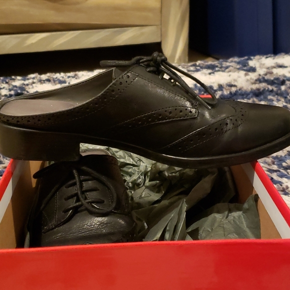 shoes - Picture 3 of 6